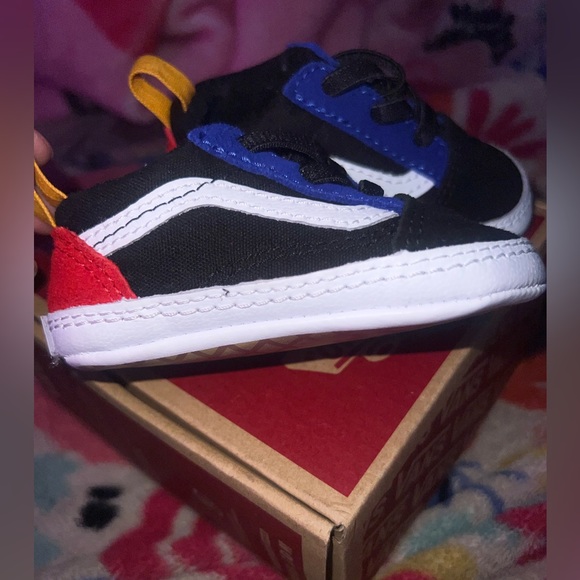 Vans size 3c baby only used once for like 20 mins there like brand new - Picture 2 of 5